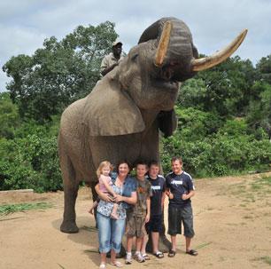 group-of-people-posing-near-african-elephant.jpg.b367b81b355144f19d9b12b96d094f7f.jpg